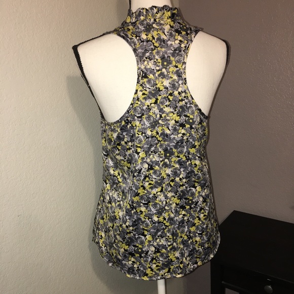 🍍Luna Tiks || Racerback Ruffled Tank. Large - Picture 2 of 5